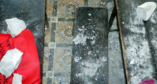 পাঠদানকালে ধসে পড়ল শ্রেণিকক্ষের ছাদ