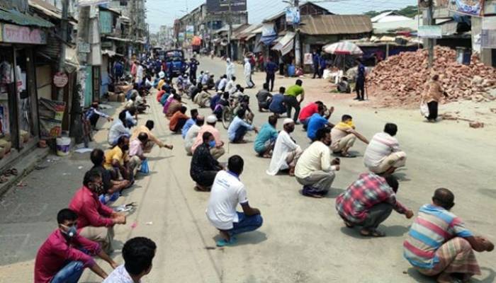 প্রয়োজন ছাড়া বাইরে ঘুরতে বের হওয়ায় অভিনব শাস্তি