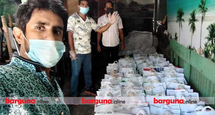 বরগুনায় বিএনপি নেতার ঈদ সামগ্রী বিতরণ