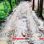 সড়কে খানা-খন্দ, এলাকাবাসীর দুর্ভোগ চরমে